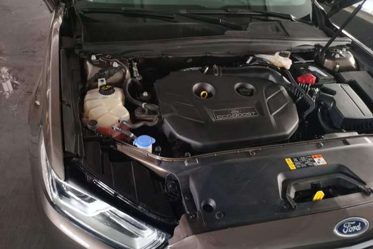 Used Ford Taurus 2017 EcoBoost 245 Flagship Model Engine Bay Right