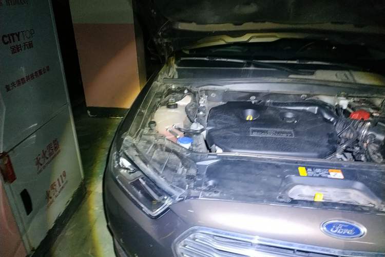Used Ford Taurus 2017 EcoBoost 245 Luxury Model Engine Bay Right