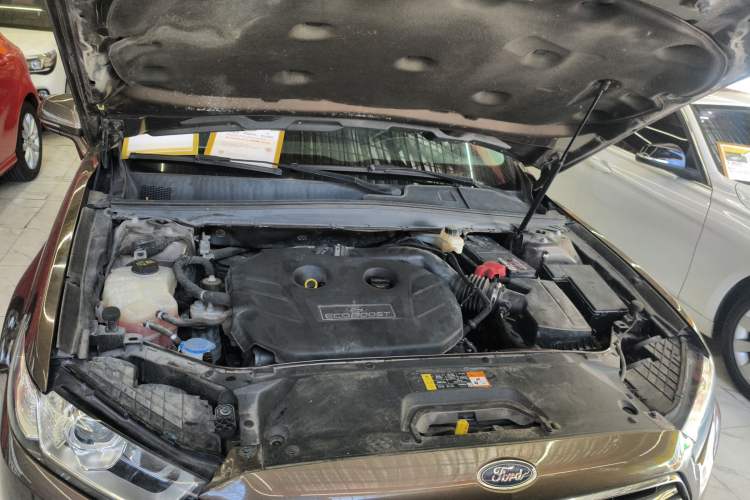Used Ford Taurus 2017 EcoBoost 245 Fashion Edition Engine Bay