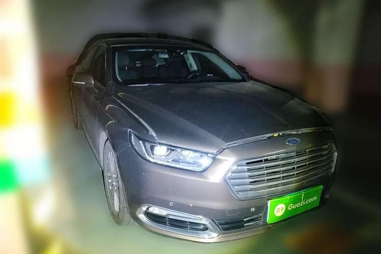 Used Ford Taurus 2017 EcoBoost 245 Luxury Model Front Right 45 Deg