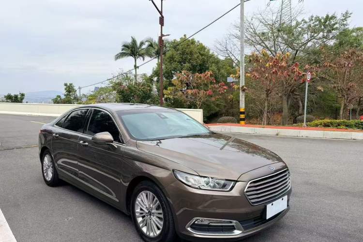 Used Ford Taurus 2017 EcoBoost 245 Fashion Edition Front Right 45 Deg