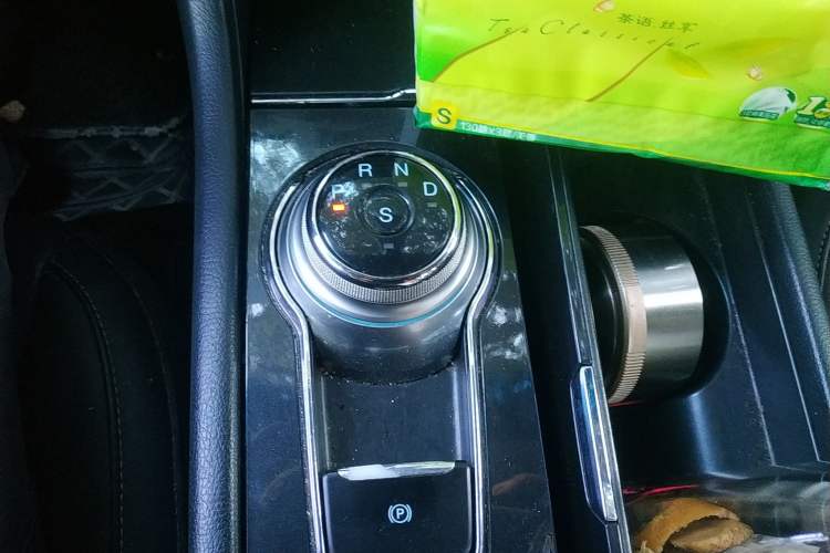 Used Ford Taurus 2017 EcoBoost 245 Luxury Model Gear Lever
