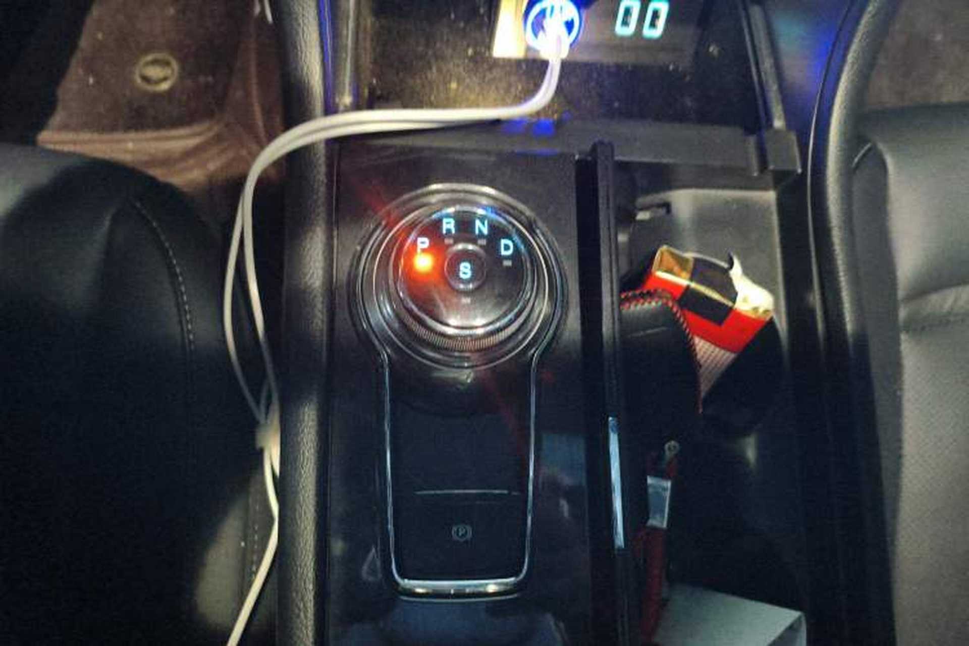 Used Ford Taurus 2017 EcoBoost 245 Fashion Edition Gear Lever