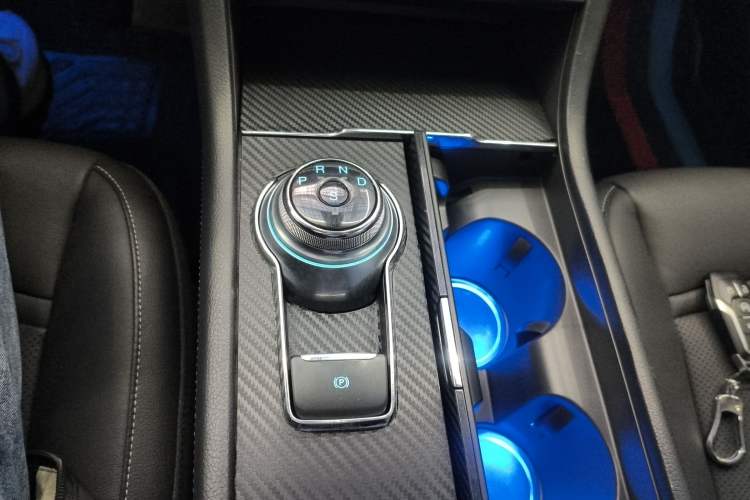 Used Ford Taurus 2017 EcoBoost 245 Fashion Edition Gear Lever