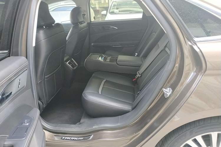 Used Ford Taurus 2017 EcoBoost 245 Luxury Model Interior 1