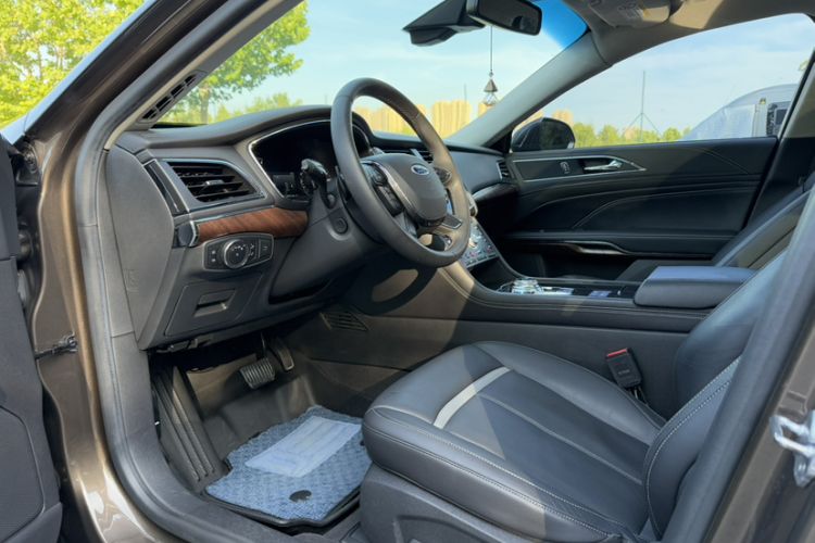 Used Ford Taurus 2017 EcoBoost 245 Flagship Model Interior 1