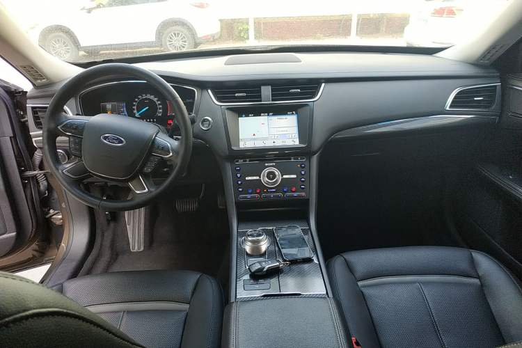 Used Ford Taurus 2017 EcoBoost 245 Luxury Model Interior 3
