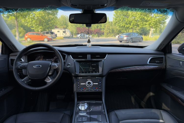 Used Ford Taurus 2017 EcoBoost 245 Flagship Model Interior 3
