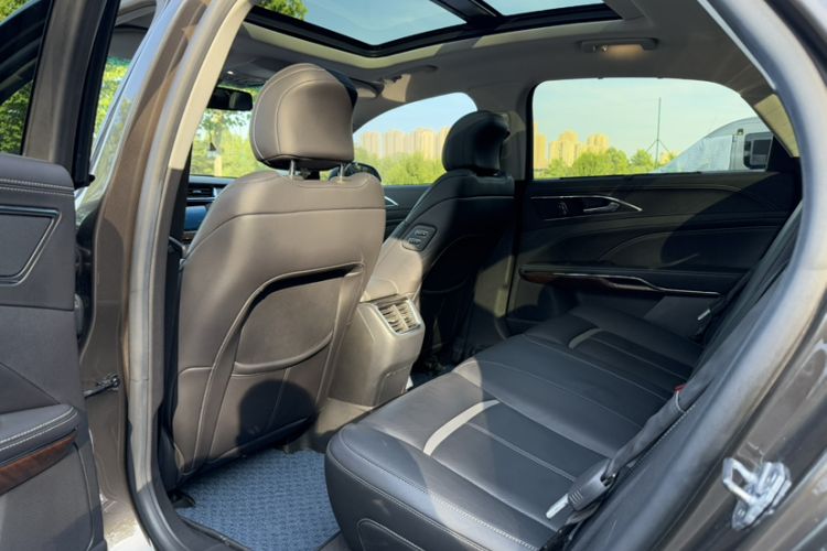 Used Ford Taurus 2017 EcoBoost 245 Flagship Model Interior 5