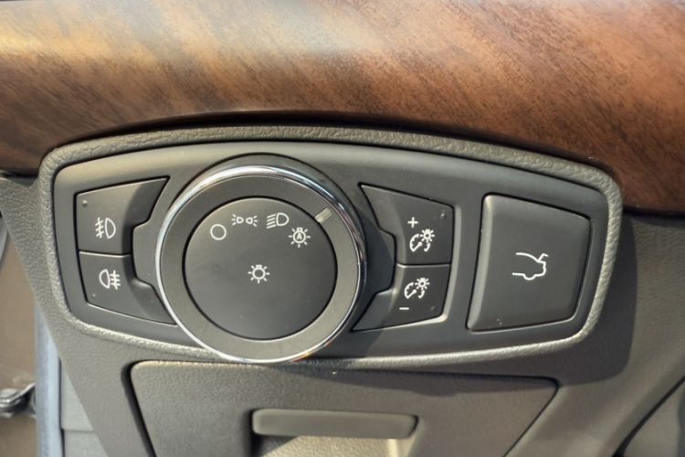 Used Ford Taurus 2017 EcoBoost 245 Flagship Model Interior 6