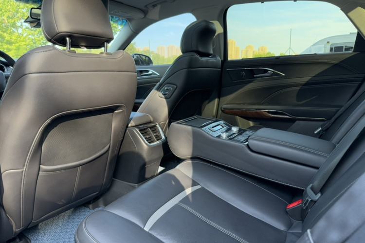 Used Ford Taurus 2017 EcoBoost 245 Flagship Model Interior 8
