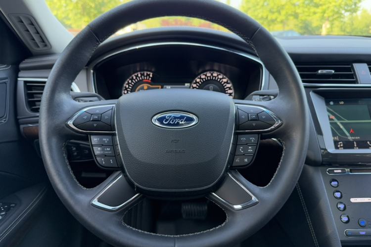 Used Ford Taurus 2017 EcoBoost 245 Flagship Model Interior 9
