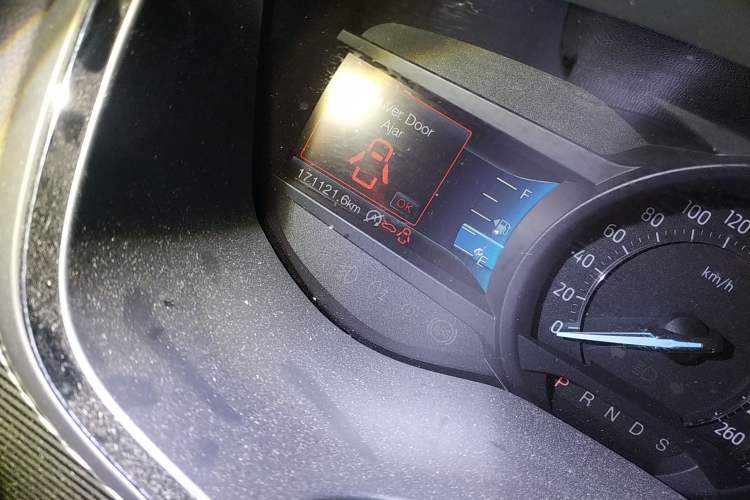 Used Ford Taurus 2017 EcoBoost 245 Luxury Model Odometer Close Up