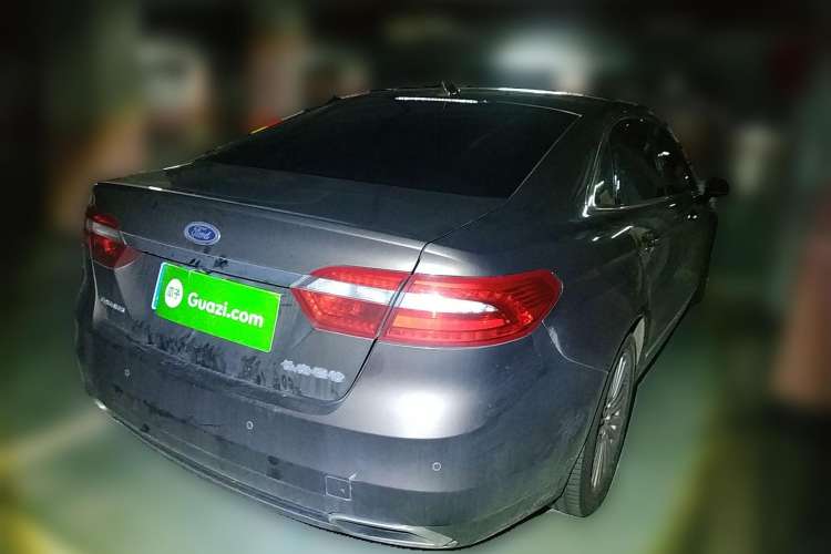 Used Ford Taurus 2017 EcoBoost 245 Luxury Model Rear Right 45 Deg