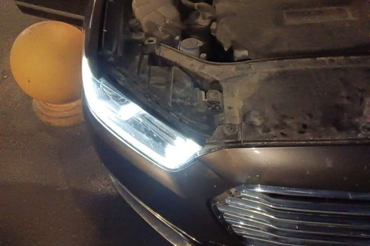 Used Ford Taurus 2017 EcoBoost 245 Luxury Model Right Front Headlight
