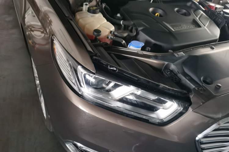 Used Ford Taurus 2017 EcoBoost 245 Flagship Model Right Front Headlight