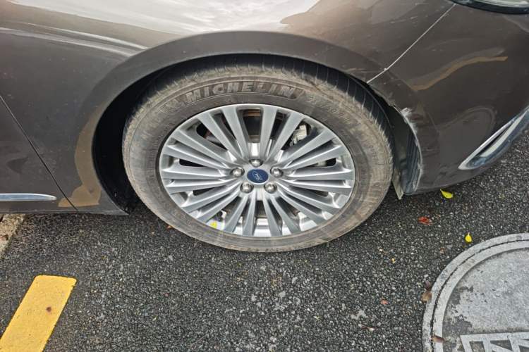 Used Ford Taurus 2017 EcoBoost 245 Luxury Model Right Front Wheel Hub