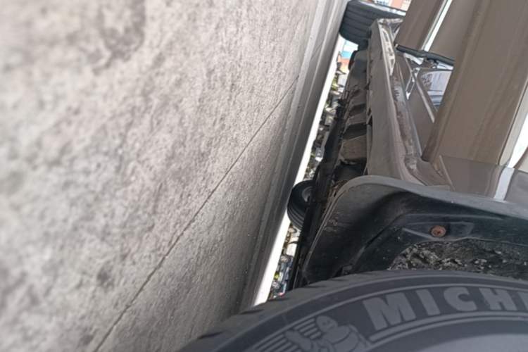 Used Ford Taurus 2017 EcoBoost 245 Fashion Edition Right Side Sill