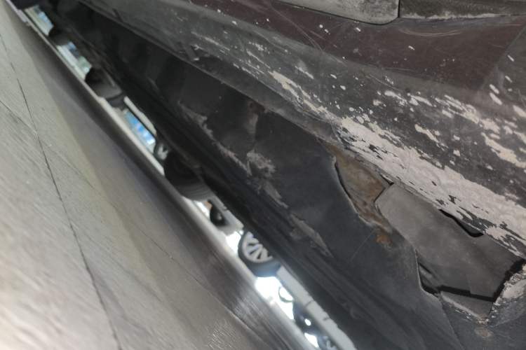 Used Ford Taurus 2017 EcoBoost 245 Fashion Edition Right Side Sill