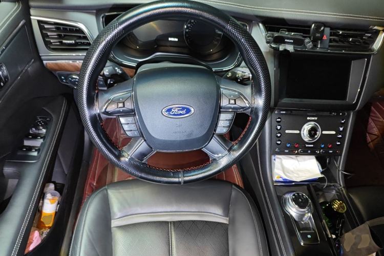 Used Ford Taurus 2017 EcoBoost 245 Flagship Model Steering Wheel