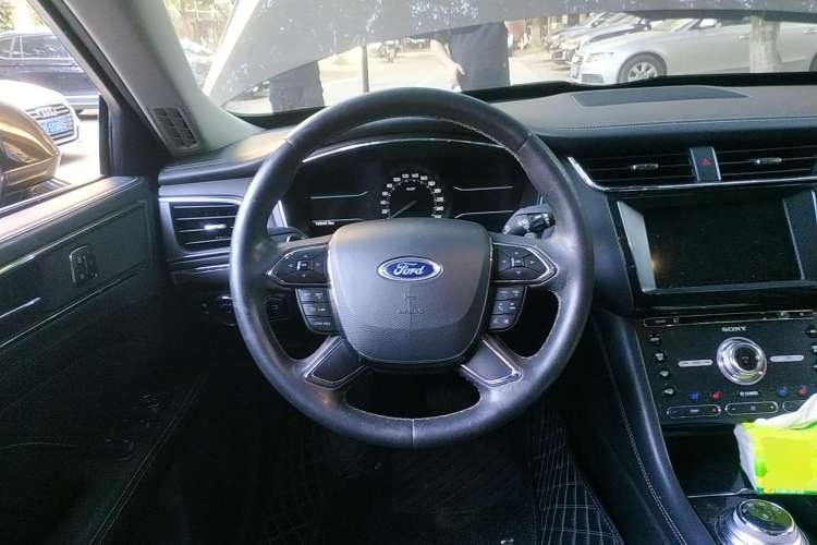 Used Ford Taurus 2017 EcoBoost 245 Luxury Model Steering Wheel
