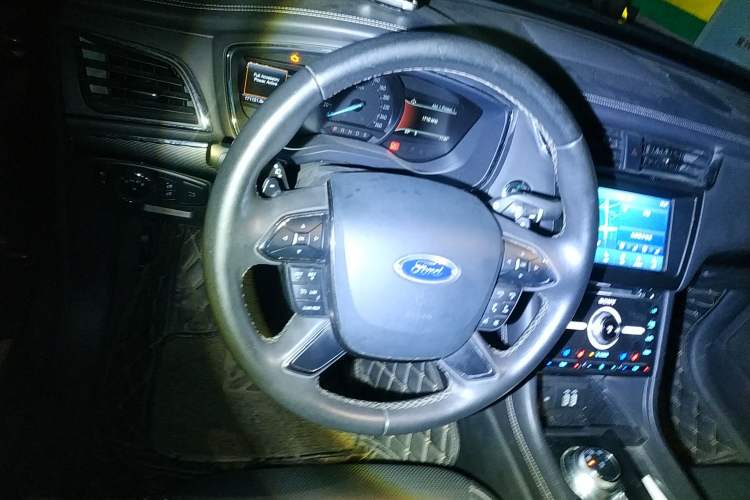 Used Ford Taurus 2017 EcoBoost 245 Luxury Model Steering Wheel