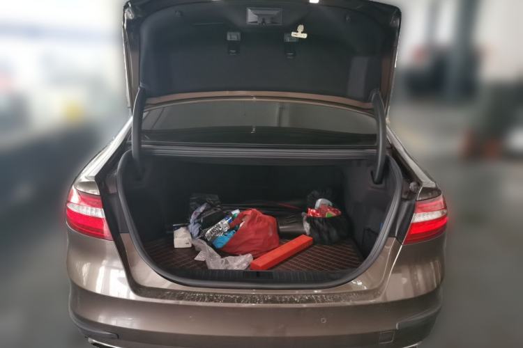 Used Ford Taurus 2017 EcoBoost 245 Flagship Model Trunk