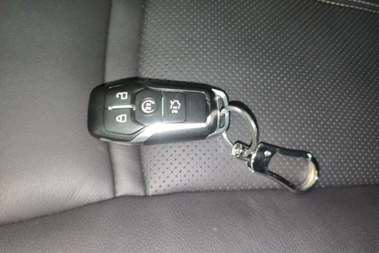 Used Ford Taurus 2017 EcoBoost 245 Fashion Edition Vehicle Key