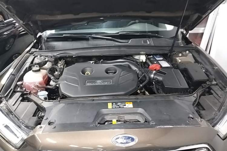 Used Ford Taurus 2017 EcoBoost 245 Luxury Model Engine Bay