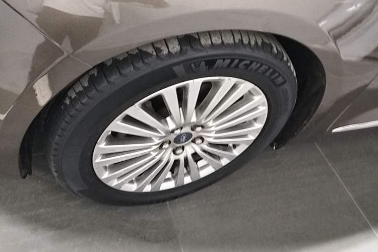 Used Ford Taurus 2017 EcoBoost 245 Luxury Model Left Front Wheel Hub