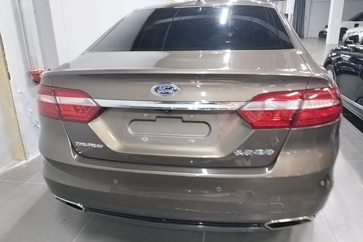 Used Ford Taurus 2017 EcoBoost 245 Luxury Model Rear