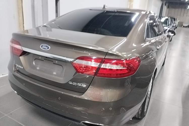 Used Ford Taurus 2017 EcoBoost 245 Luxury Model Rear Right 45 Deg
