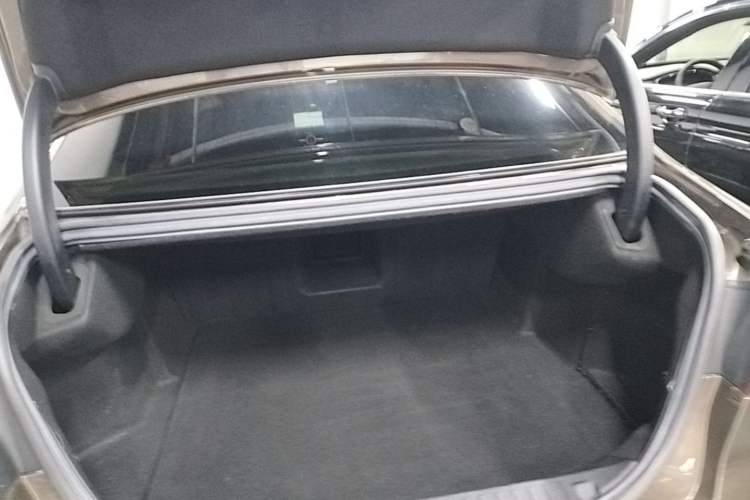 Used Ford Taurus 2017 EcoBoost 245 Luxury Model Trunk