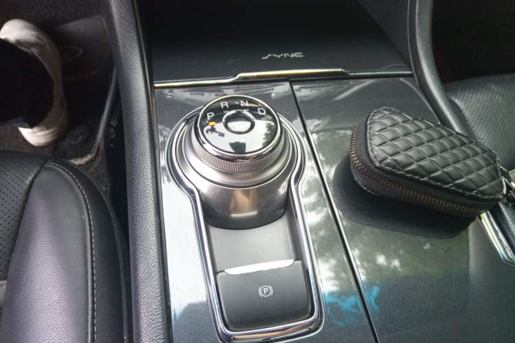 Used Ford Taurus 2017 Facelifted EcoBoost 245 Luxury Version Gear Lever
