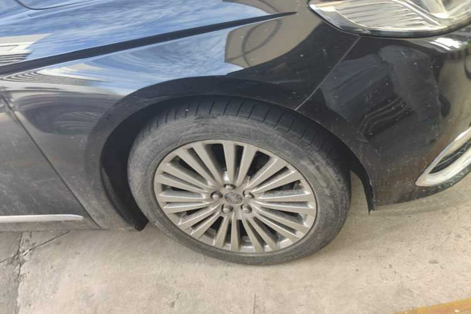 Used Ford Taurus 2017 EcoBoost 245 Luxury Model Right Front Wheel Hub