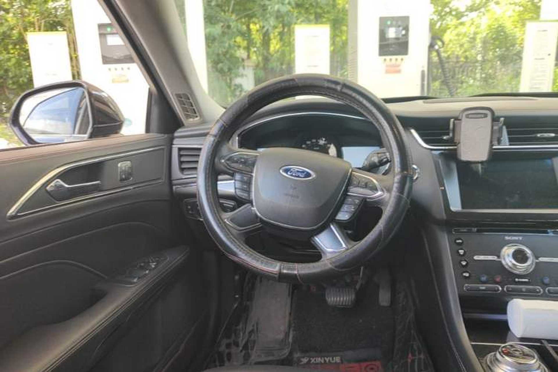 Used Ford Taurus 2017 EcoBoost 245 Luxury Model Steering Wheel