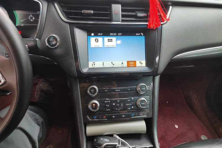Used Ford Taurus 2017 EcoBoost 245 Fashion Edition Audio And AC Panel