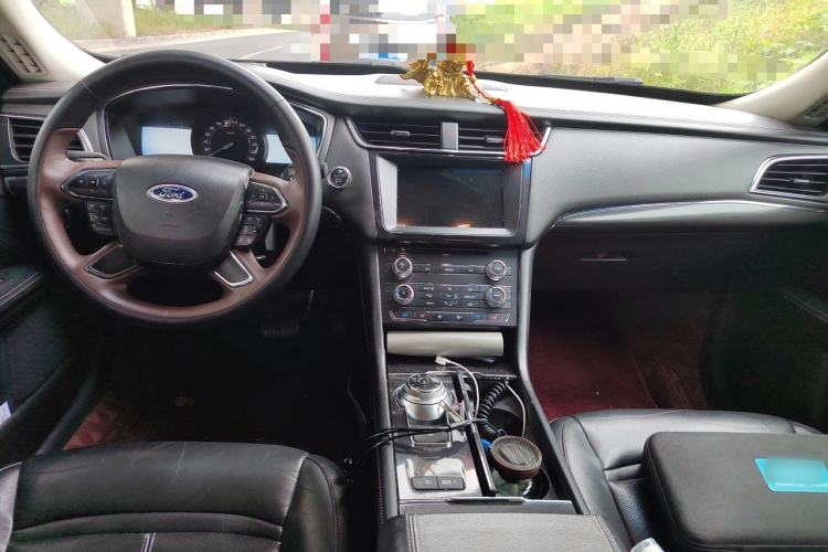 Used Ford Taurus 2017 EcoBoost 245 Fashion Edition Center Console