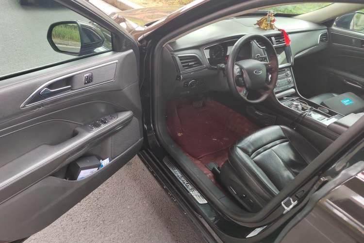 Used Ford Taurus 2017 EcoBoost 245 Fashion Edition Driver Seat