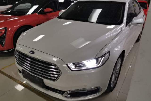 Ojetý Ford Taurus 2017 Facelifted EcoBoost 245 Luxury Version
