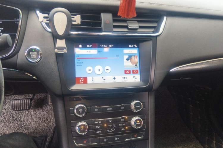 Used Ford Taurus 2017 EcoBoost 180 Luxury Model Audio And AC Panel