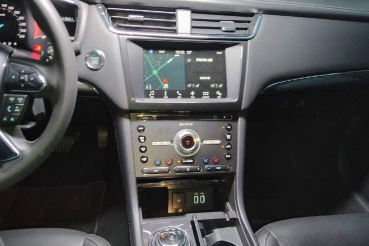 Used Ford Taurus 2017 EcoBoost 245 Luxury Model Audio And AC Panel