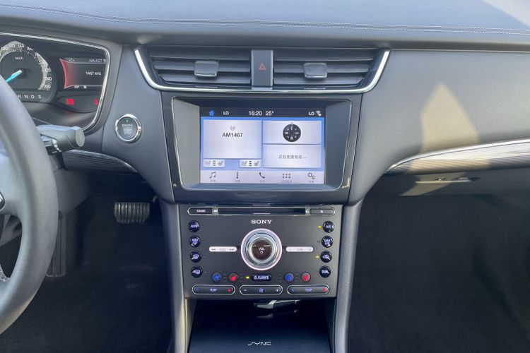 Used Ford Taurus 2017 EcoBoost 245 Luxury Model Audio And AC Panel