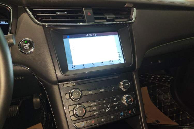 Used Ford Taurus 2017 EcoBoost 245 Fashion Edition Audio And AC Panel