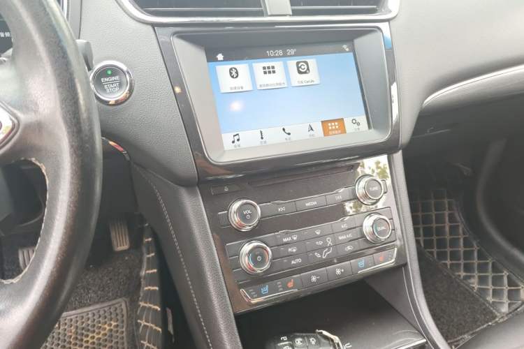 Used Ford Taurus 2017 EcoBoost 245 Fashion Edition Audio And AC Panel