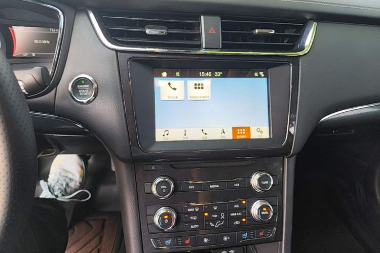 Used Ford Taurus 2017 EcoBoost 245 Fashion Edition Audio And AC Panel