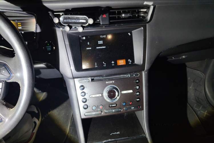Used Ford Taurus 2017 EcoBoost 245 Luxury Model Audio And AC Panel