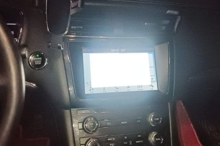 Used Ford Taurus 2017 EcoBoost 245 Fashion Edition Audio And AC Panel