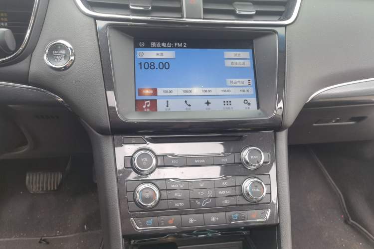 Used Ford Taurus 2017 EcoBoost 245 Fashion Edition Audio And AC Panel
