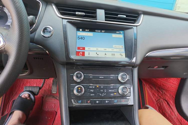 Used Ford Taurus 2017 EcoBoost 245 Fashion Edition Audio And AC Panel
